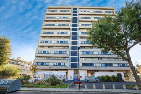 2 bedroom flat for sale, Pelican Estate, London, SE15