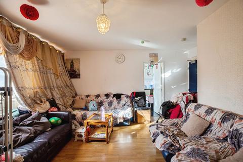 2 bedroom flat for sale, Pelican Estate, London, SE15