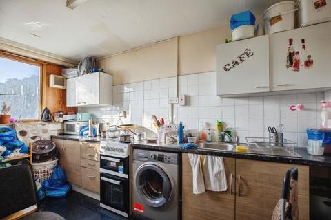 2 bedroom flat for sale, Pelican Estate, London, SE15