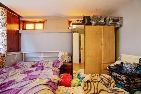 2 bedroom flat for sale, Pelican Estate, London, SE15
