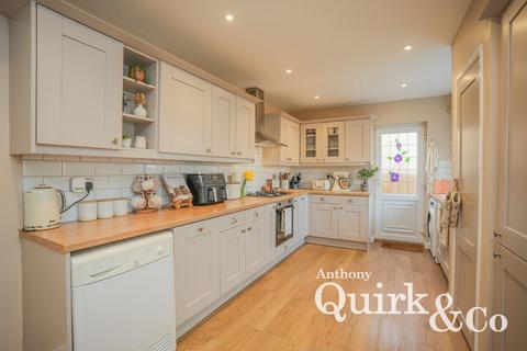 2 bedroom detached house for sale, Urmond Road, Canvey Island, SS8