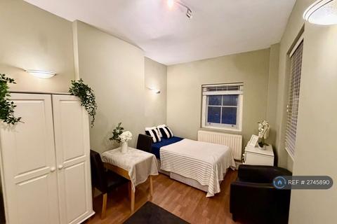 1 bedroom in a flat share to rent, St. Stephen's Gardens, London, W2