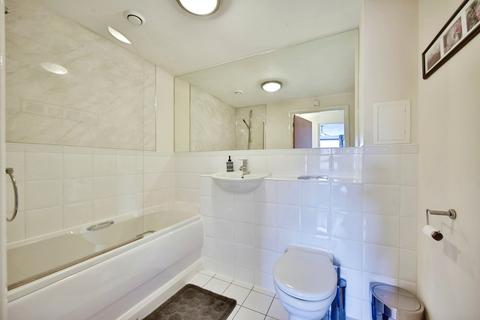 2 bedroom flat for sale, McKenzie Court, Maidstone, Kent, ME14