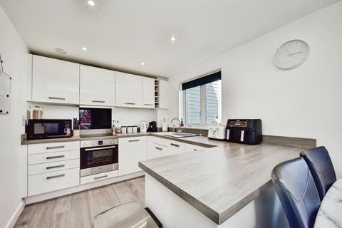 2 bedroom flat for sale, Poynder Drive, Snodland, ME6