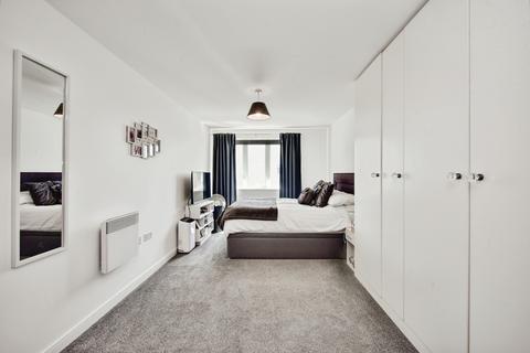 2 bedroom flat for sale, Poynder Drive, Snodland, ME6