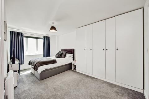 2 bedroom flat for sale, Poynder Drive, Snodland, ME6
