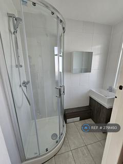 Studio to rent, Pullman Court, London, SW2