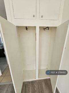 Studio to rent, Pullman Court, London, SW2