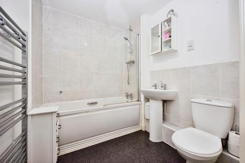 1 bedroom flat for sale, Roman Way, Boughton Monchelsea, Maidstone, Kent, ME17
