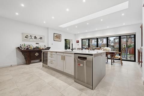 4 bedroom house for sale, Hollybush Close, Snaresbrook