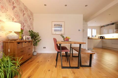 undefined, Spacious four bedroom family home - Hallatrow