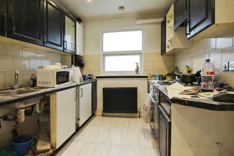 3 bedroom flat for sale, High Street, Ramsgate, Kent, CT11