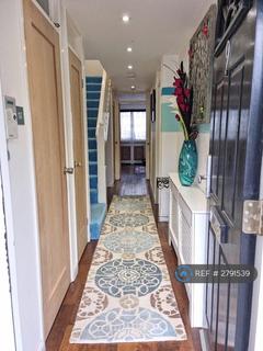 undefined, Laurel View, London, N12
