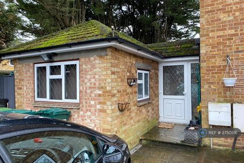 1 bedroom flat to rent, Leacroft Close, Staines-Upon-Thames, TW18