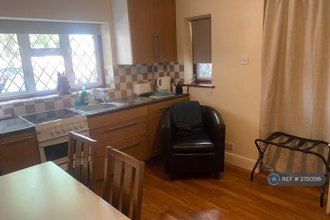 1 bedroom flat to rent, Leacroft Close, Staines-Upon-Thames, TW18