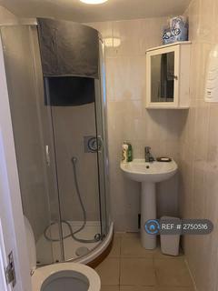 1 bedroom flat to rent, Leacroft Close, Staines-Upon-Thames, TW18