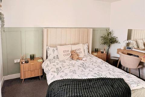 3 bedroom semi-detached house for sale, Parsonage Chase, Minster on Sea, Sheerness, Kent, ME12