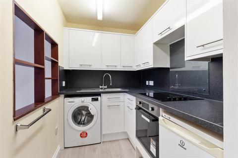 undefined, Meon Close, Petersfield