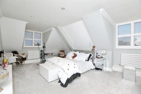 2 bedroom flat for sale, Broadway, Sheerness, Kent, ME12