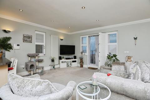 2 bedroom flat for sale, Broadway, Sheerness, Kent, ME12