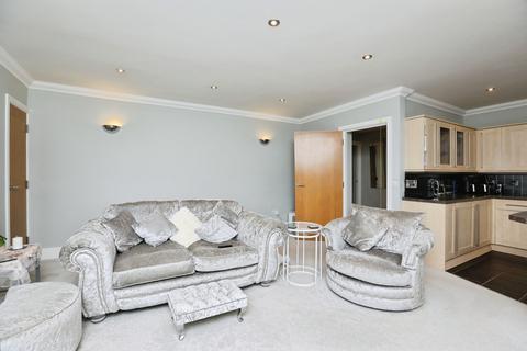2 bedroom flat for sale, Broadway, Sheerness, Kent, ME12