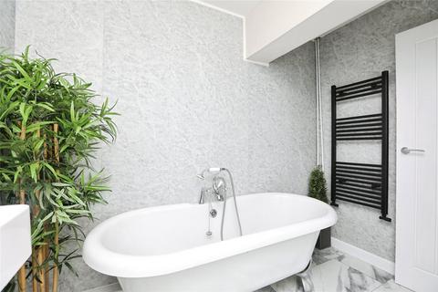 3 bedroom terraced house for sale, Alsager Avenue, Queenborough, Kent, ME11