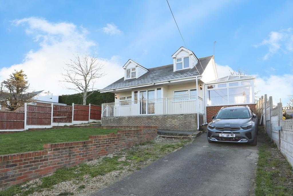 Detached house exterior, driveway