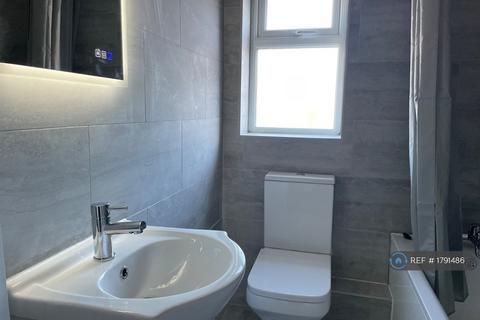 3 bedroom terraced house to rent, Hollybush Street, London, E13
