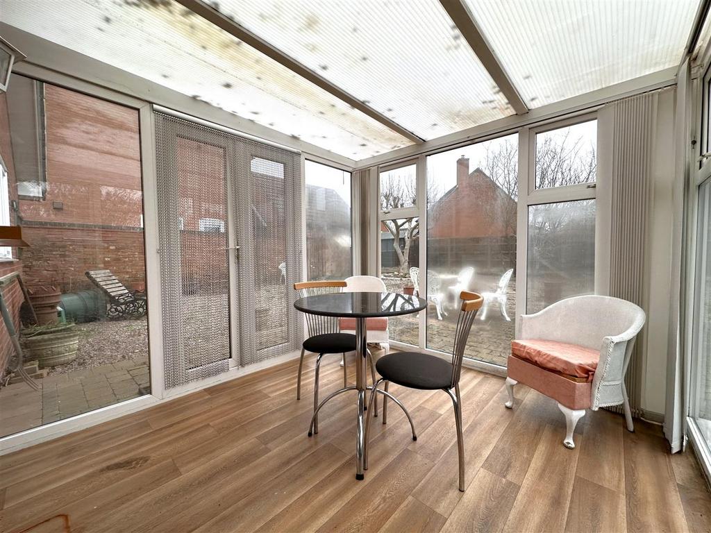 Conservatory Out To Patio 285