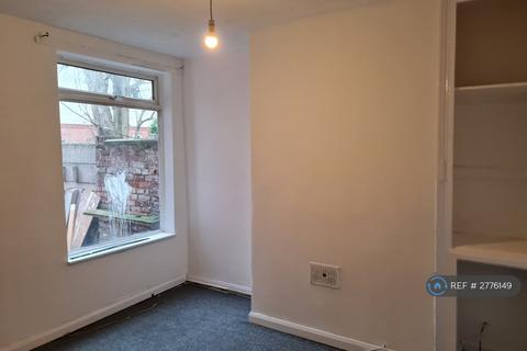 3 bedroom end of terrace house to rent, Amos Street, Manchester, M9