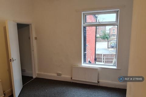 3 bedroom end of terrace house to rent, Amos Street, Manchester, M9
