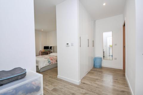3 bedroom flat for sale, Station Approach, Sydenham, London, ., SE26