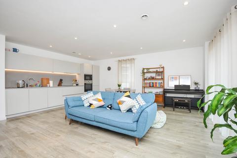3 bedroom flat for sale, Station Approach, Sydenham, London, ., SE26