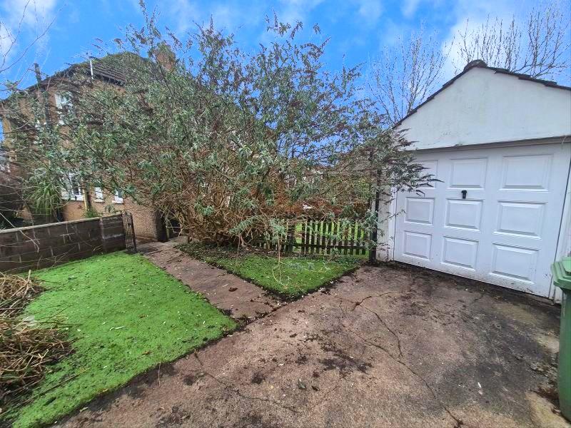 Garage & Driveway
