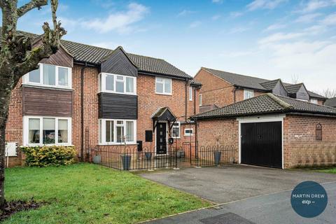 4 bedroom semi-detached house for sale, Isis Avenue, Bicester OX26