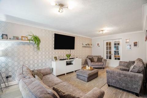 4 bedroom semi-detached house for sale, Isis Avenue, Bicester OX26