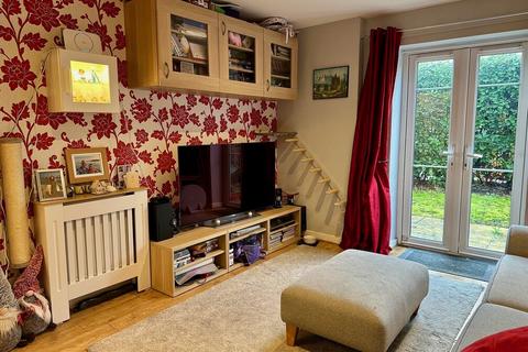 1 bedroom apartment for sale, at Laurel Gardens, Ashford, Kent TW15