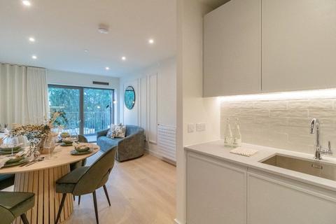 2 bedroom flat for sale, Royal Crest Avenue, London, E16