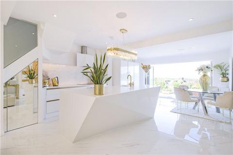 4 bedroom terraced house for sale, Moordown, London, SE18