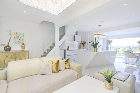 4 bedroom terraced house for sale, Moordown, London, SE18