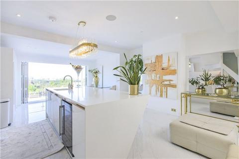 4 bedroom terraced house for sale, Moordown, London, SE18