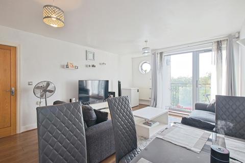 2 bedroom flat for sale, Warrior Close, London, SE28