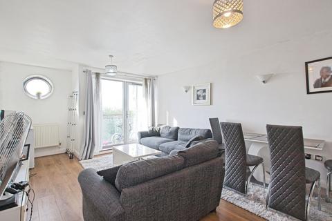 2 bedroom flat for sale, Warrior Close, London, SE28