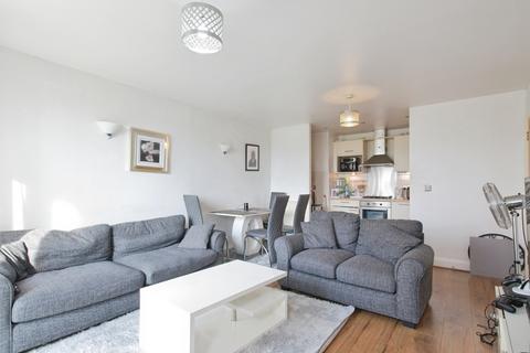 2 bedroom flat for sale, Warrior Close, London, SE28