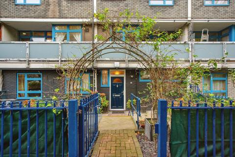 3 bedroom flat for sale, Walpole Place, London, SE18