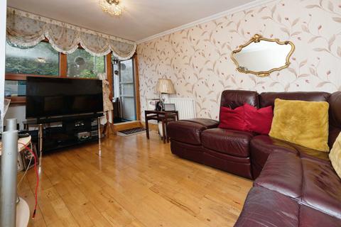 3 bedroom flat for sale, Walpole Place, London, SE18