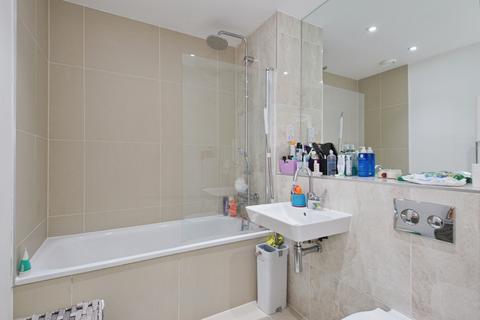 2 bedroom flat for sale, Wellington Street, London, SE18