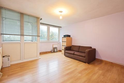 2 bedroom maisonette for sale, Kingsman Street, London, SE18
