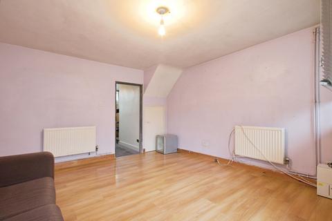 2 bedroom maisonette for sale, Kingsman Street, London, SE18