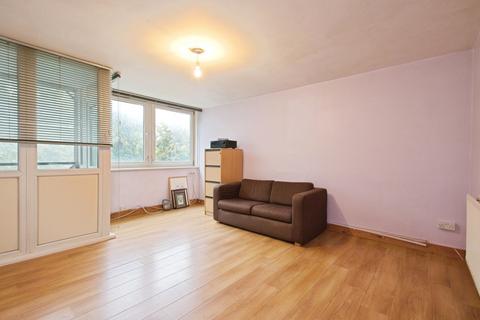 2 bedroom maisonette for sale, Kingsman Street, London, SE18